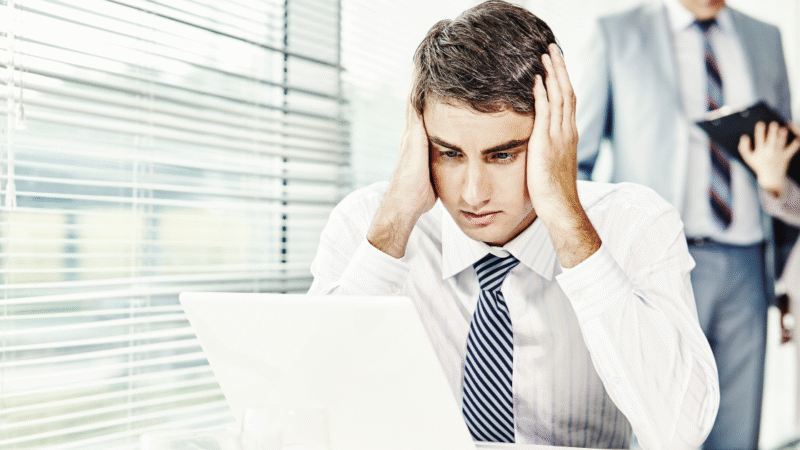 Por Que Organizações Repetem Erros, Criam Urgência e Sabotam o Propósito?