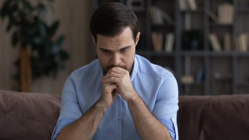 A Ruminação Mental: Quando o Pensamento se Torna um Ciclo Autossustentado